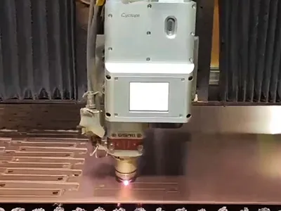 Testa di taglio laser a fibra su metalli riflettenti