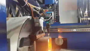LCF15A1 Testa di taglio laser con ossigeno da 12 kW per taglio smussato a 45° di acciaio al carbonio da 20 mm (0,8 m/min)