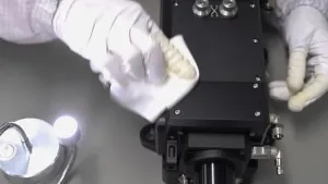 Manutenzione del vetro di copertura del collimatore inferiore