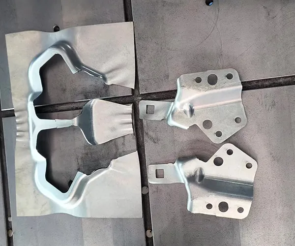 Teste di taglio laser per taglio robotizzato