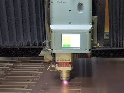 Testa di taglio laser con scanner da 4 kW